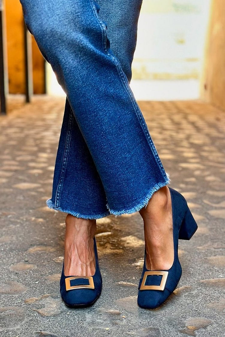 Ursula – Block Heel Pumps with Buckle Detail