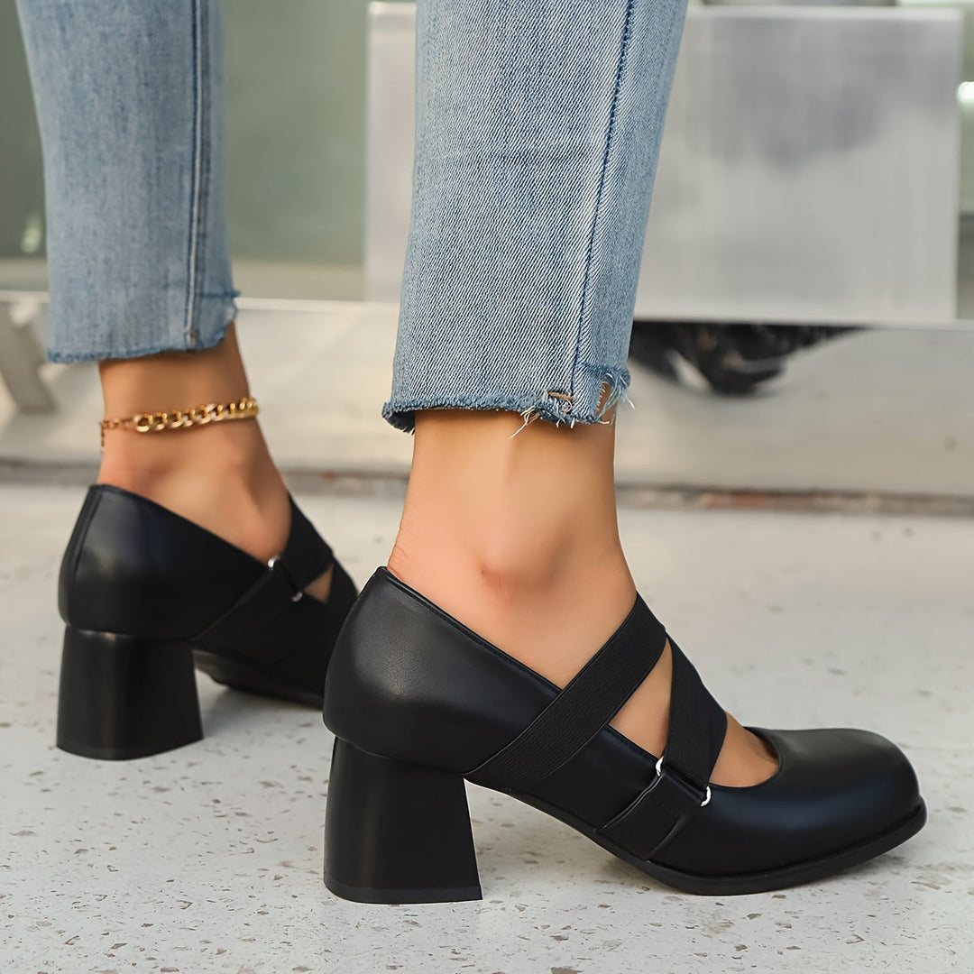 Vivien - Everybody wear Strap Heels