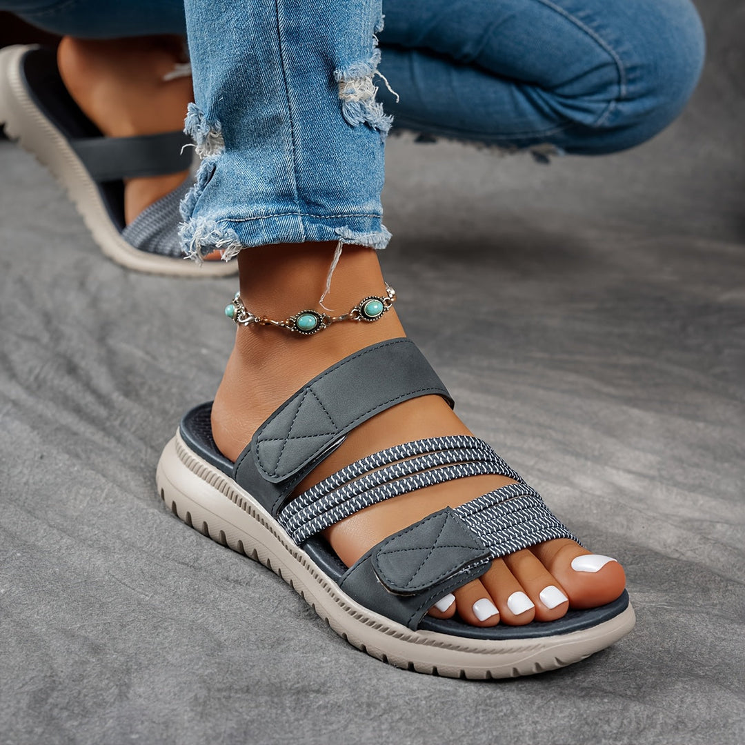 Cleo | Sporty, comfortable sandal with a platform sole