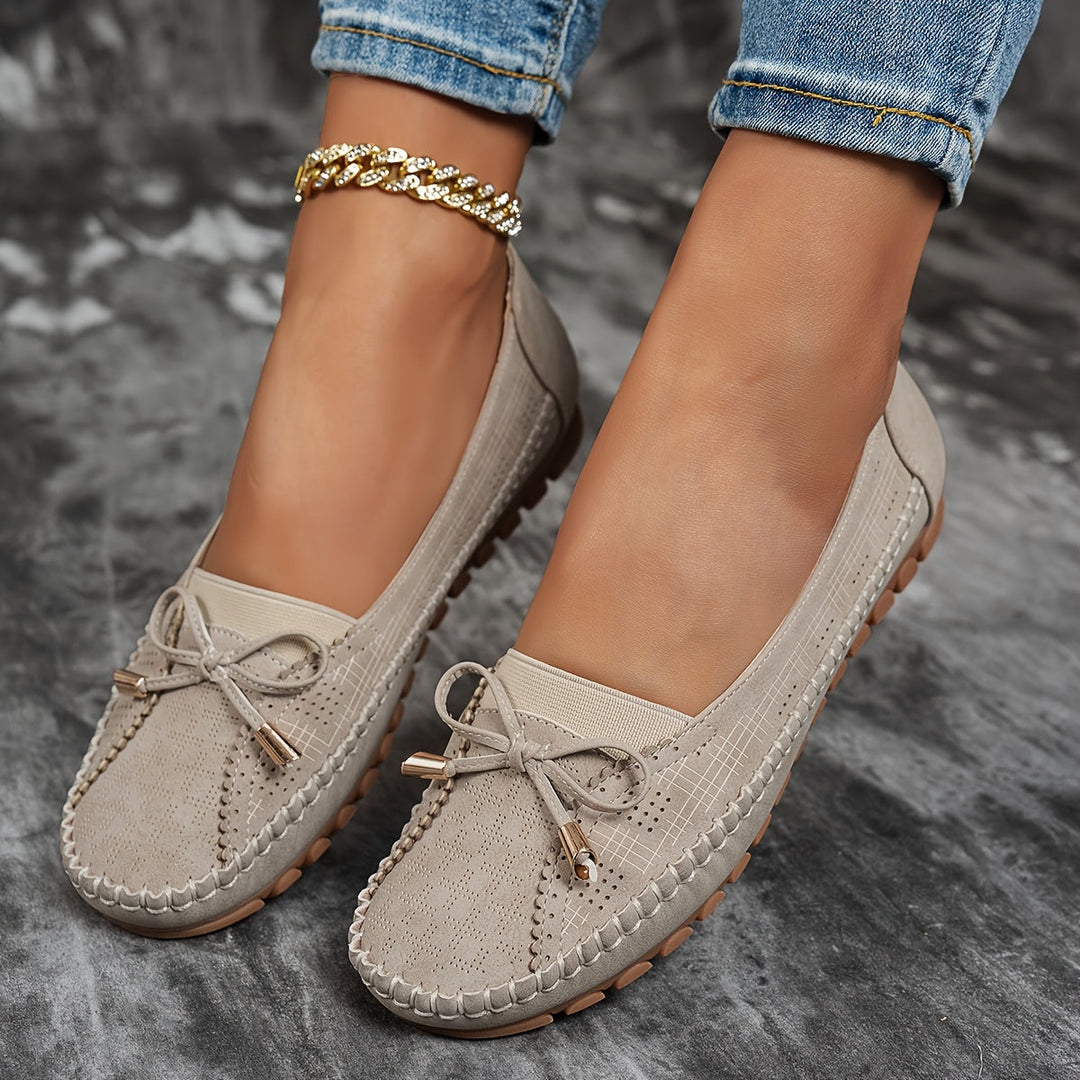Sabine | Soft, comfortable loafers with a delicate bow