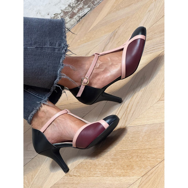 Adelheid – Vintage T-Strap Heels in Timeless Elegance