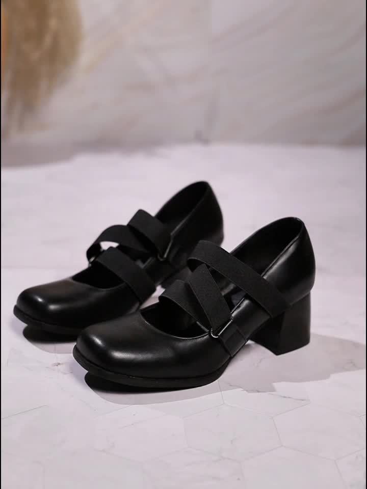 Vivien - Everybody wear Strap Heels