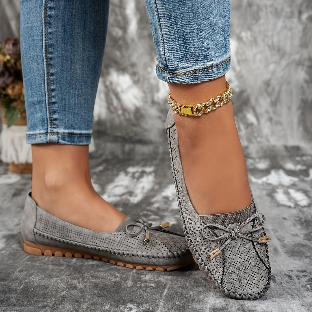 Sabine | Soft, comfortable loafers with a delicate bow