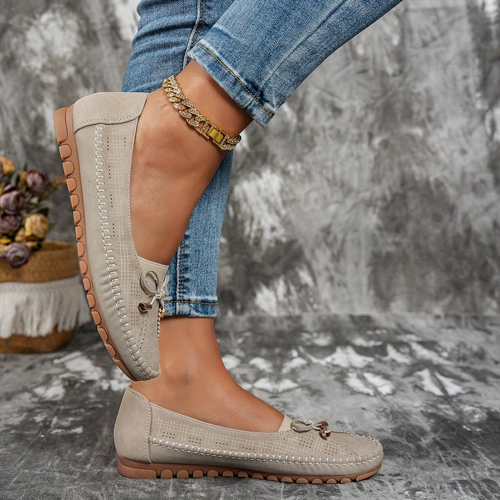 Sabine | Soft, comfortable loafers with a delicate bow