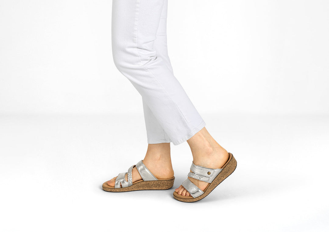 Carrie | Radiant shine in elegant platinum