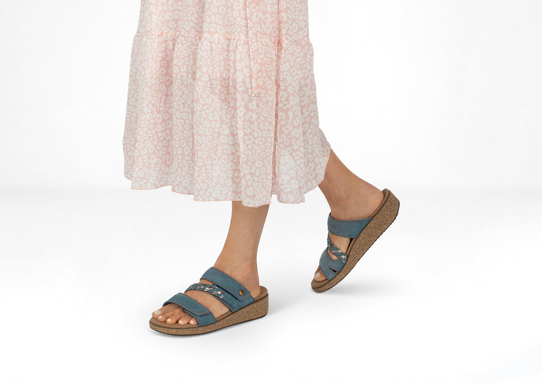 Carrie | Fresh elegance in stylish blue