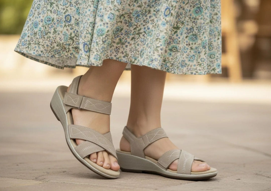 Holly | Warm elegance in a soft taupe