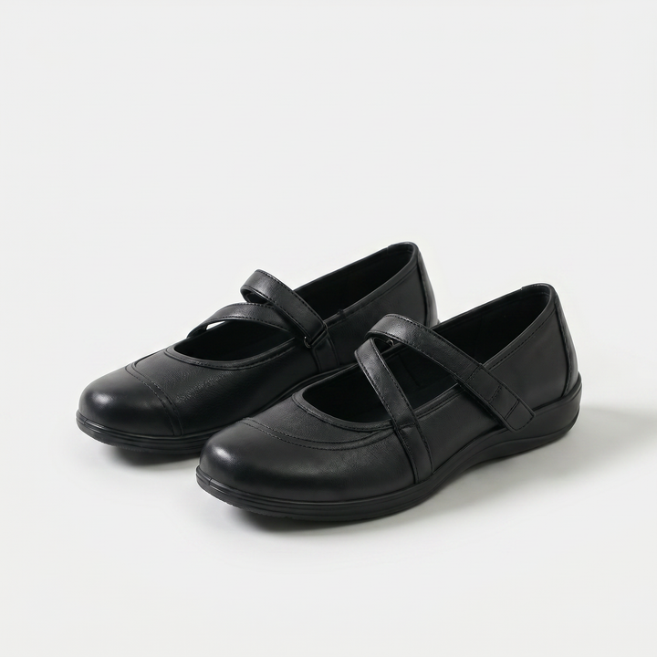 Celina | Light and graceful in classic black