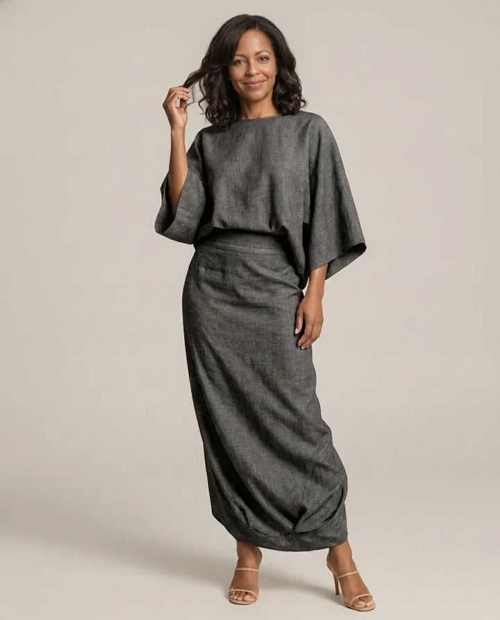 Discover the beautiful harmony of relaxed comfort and sophisticated style in our Amelia set. — Dark Gray