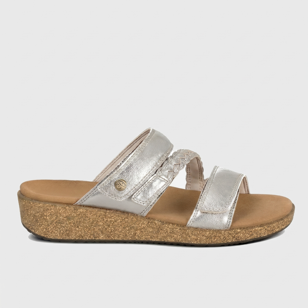 Carrie | Radiant shine in elegant platinum