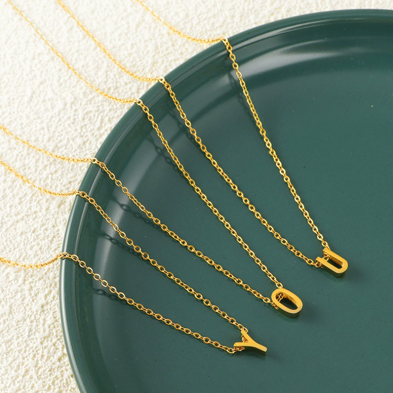 Love letter initial necklace | Gold