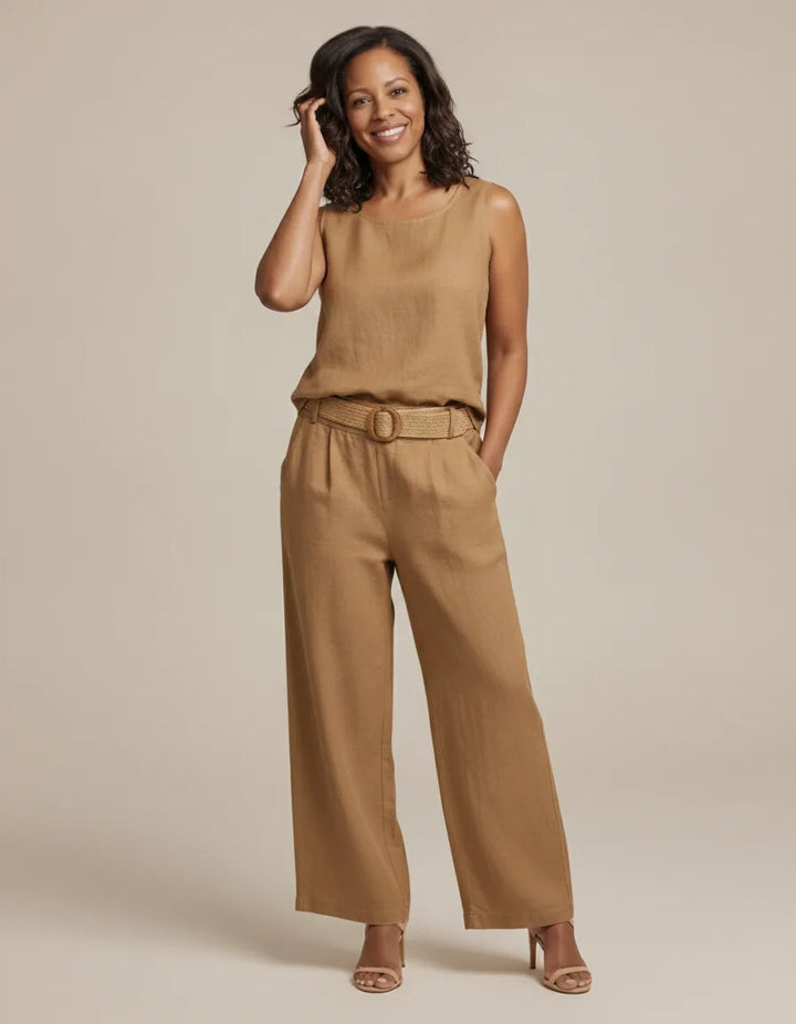 Discover the art of relaxed sophistication with the beautiful Paloma set. — Light Brown