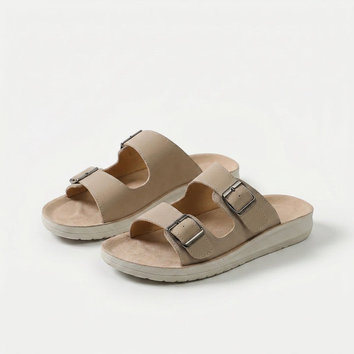 Mae | Comfortable slides with an adjustable double buckle